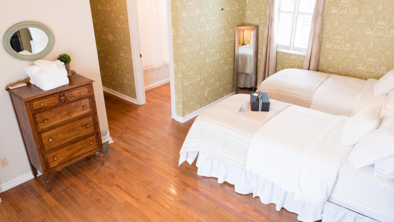 The Manor At Airmont Bed & Breakfast Purcellville Exterior photo