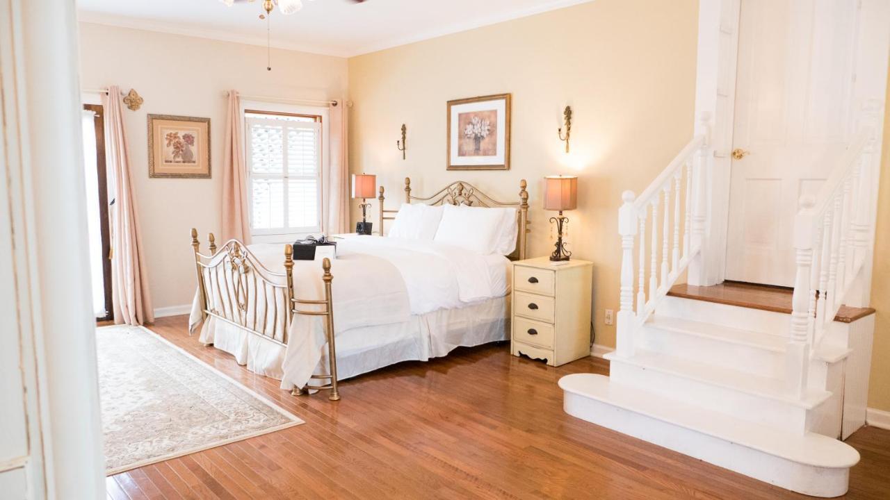 The Manor At Airmont Bed & Breakfast Purcellville Exterior photo